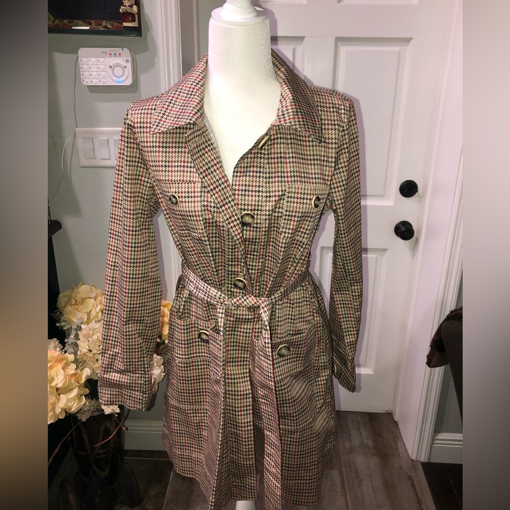 Cabi 3734 Sherlock Houndstooth Trench Coat Tan Multi Tie Belt. SALE SUNDAY!!